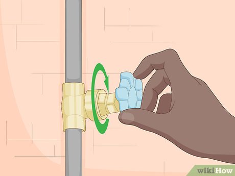 Quelles précautions de sécurité prendre avant de réparer un tuyau en cuivre