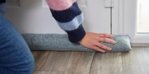 Comment isoler efficacement le bas d’une porte(1)