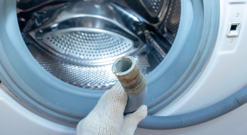 Comment vérifier le tuyau d’évacuation de la machine