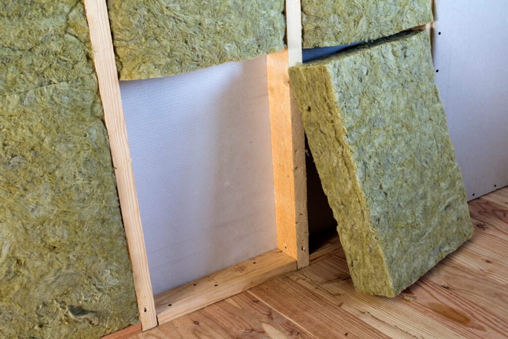 Comment laisser une lame d’air entre un mur et un isolant lors d’une isolation intérieure