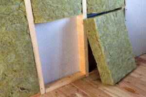 Comment laisser une lame d’air entre un mur et un isolant lors d’une isolation intérieure